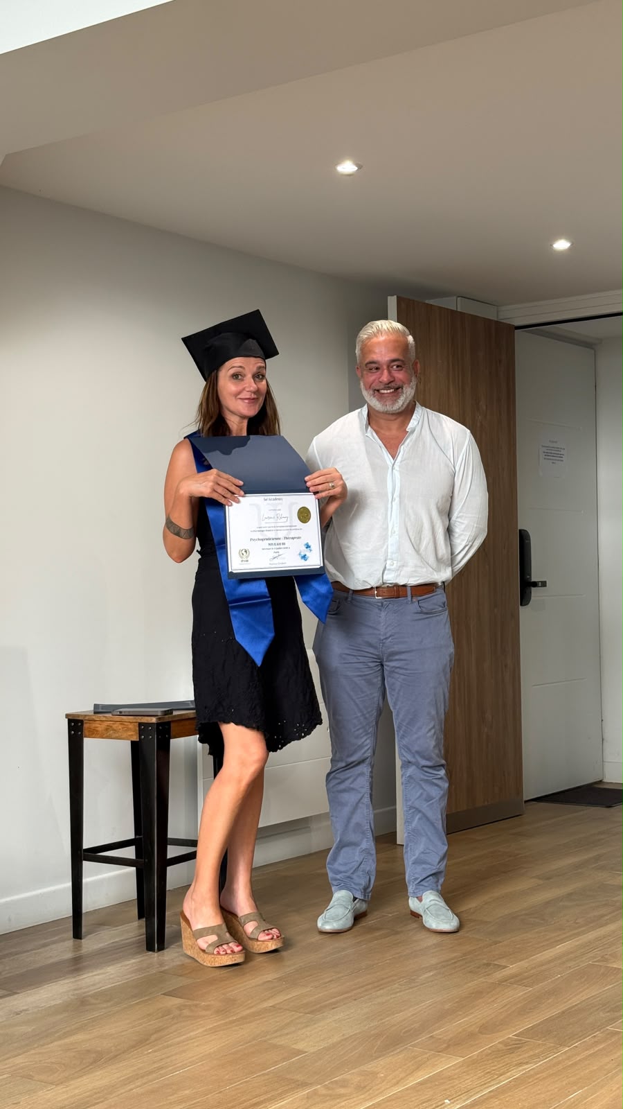 Une diplômée So' Academy lors de la remise de son diplôme